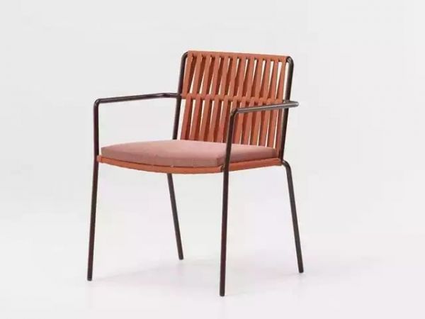 cadeira feito de ferro com trama em  trico nautica varias cores ao dispor